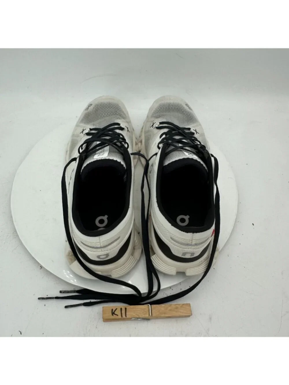On Cloud X 3 Swiss Engineering Women Size 10 60.98697 White Black Shoes